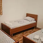 Borbardha Dhe 7 Xhuxhat / Snow White And 7 Dwarfs Apartamento *
