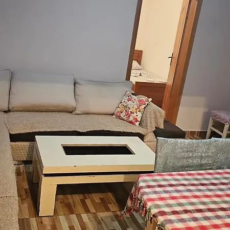 Apartament Borbardha Dhe 7 Xhuxhat / Snow White And 7 Dwarfs *