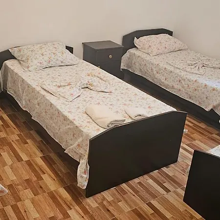 Apartament Borbardha Dhe 7 Xhuxhat / Snow White And 7 Dwarfs