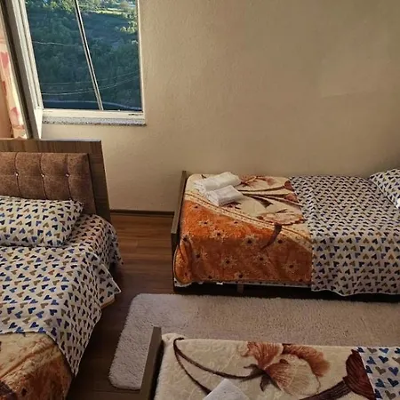 Apartment Borbardha Dhe 7 Xhuxhat / Snow White And 7 Dwarfs Fierze
